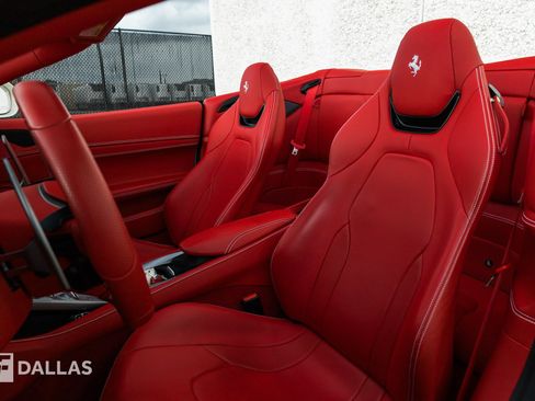 Used 2019 Ferrari Portofino RWD image 23