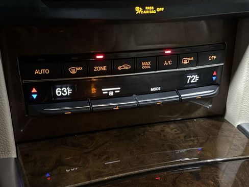 Used 2014 Mercedes-Benz E 350 4MATIC Sedan image 17