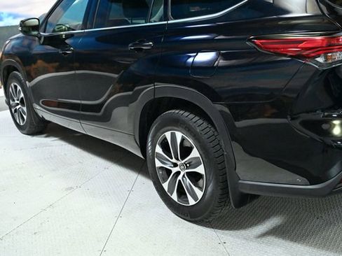 Used 2022 Toyota Highlander XLE AWD/4WD image 8