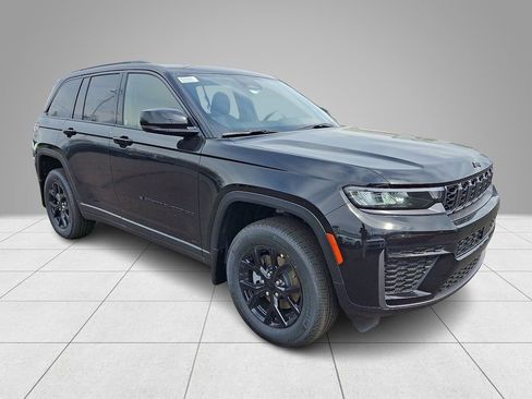 New 2026 Jeep Grand Cherokee Altitude AWD/4WD image 3