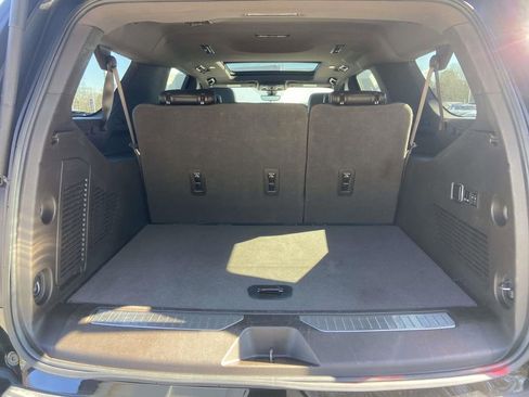 Used 2022 GMC Yukon XL Denali w/ Denali Premium Package RWD image 8