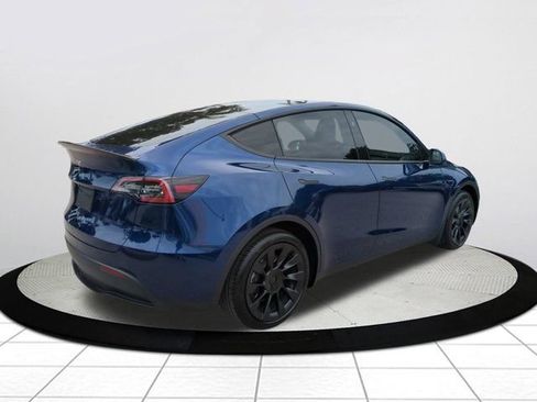 Used 2025 Tesla Model Y Long Range RWD image 3
