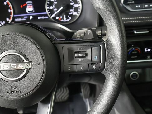 Used 2023 Nissan Rogue SV image 37