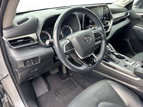 Used 2022 Toyota Highlander Limited image 24