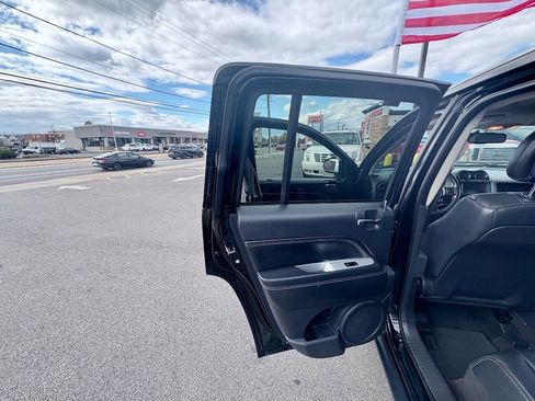 Used 2014 Jeep Compass Latitude image 26