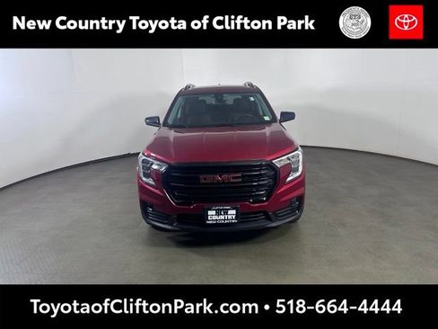 Used 2024 GMC Terrain SLT w/ Elevation Edition AWD/4WD image 8