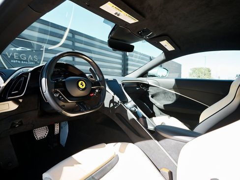 Used 2022 Ferrari Roma image 2