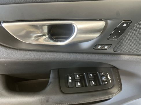 Used 2025 Volvo V60 B5 Cross Country Plus image 17