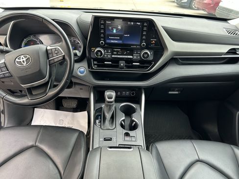 Used 2022 Toyota Highlander XLE image 18