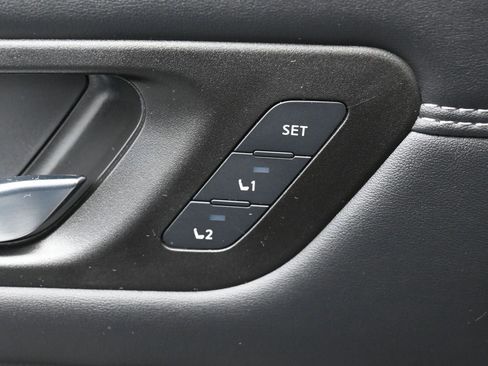 Used 2023 Nissan Pathfinder Platinum image 14