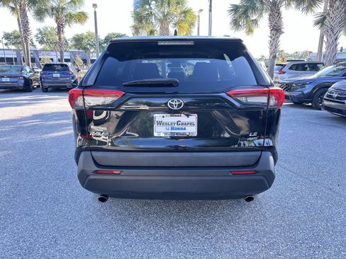 Used 2021 Toyota RAV4 LE AWD/4WD image 5