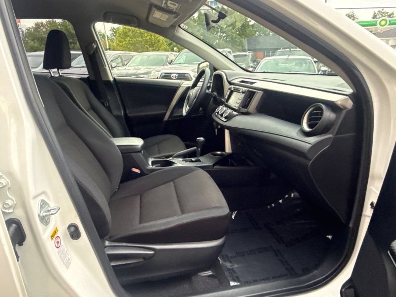 Used 2014 Toyota RAV4 LE AWD/4WD image 17