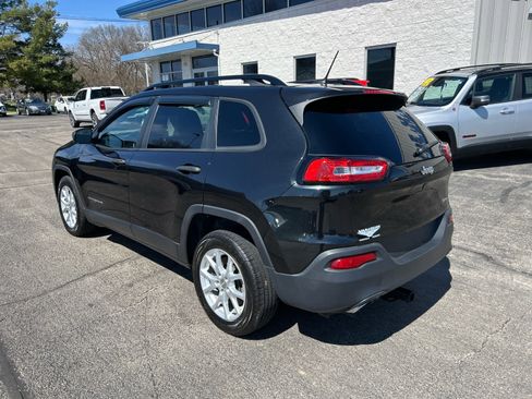 Used 2016 Jeep Cherokee Sport w/ Cold Weather Group image 5