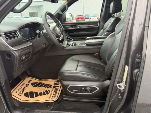 Used 2022 Jeep Wagoneer Series II AWD/4WD image 23