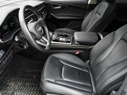 Used 2023 Audi Q8 Premium image 10