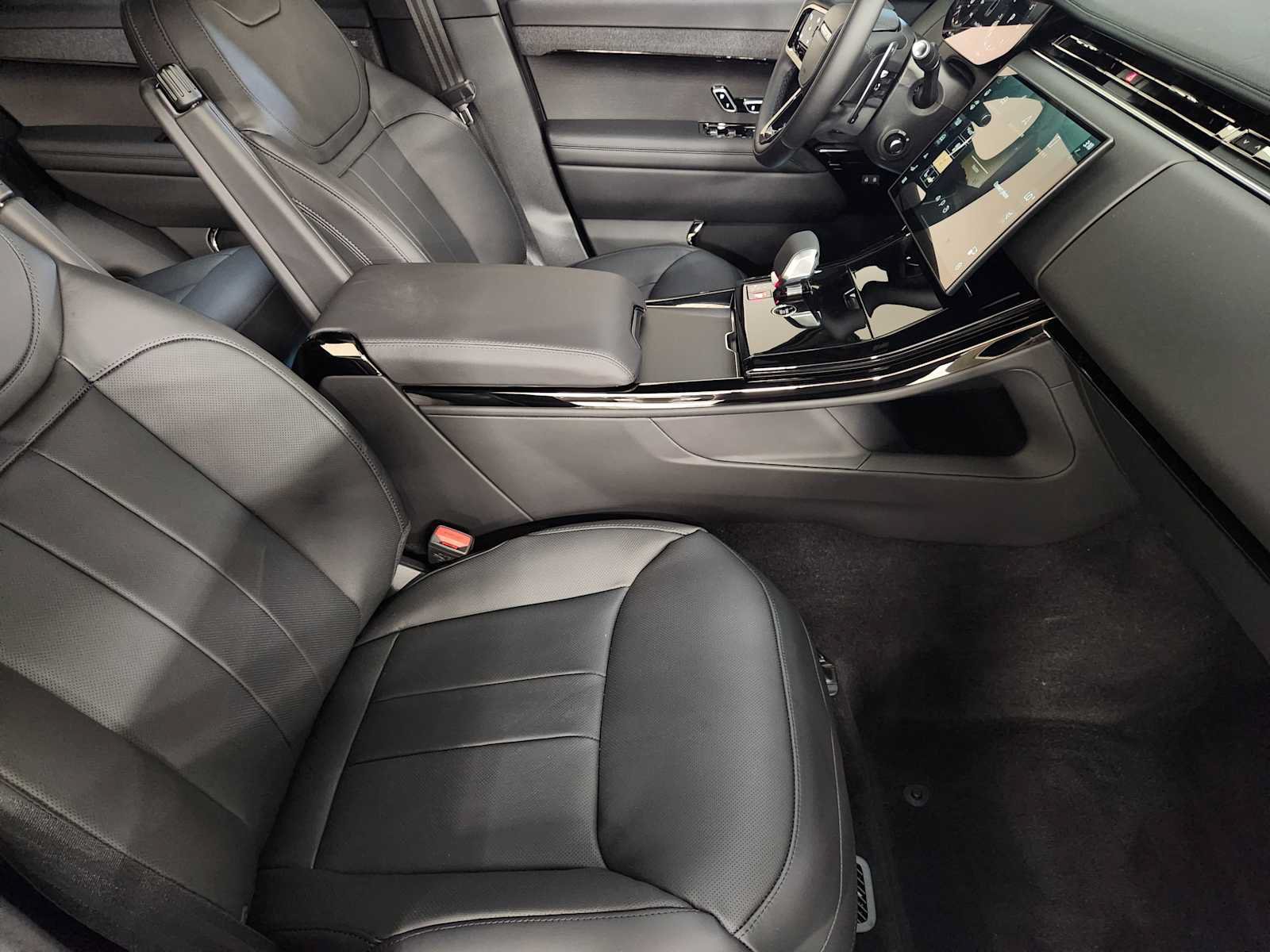 New 2027 Land Rover Range Rover Sport Dynamic SE AWD/4WD image 3