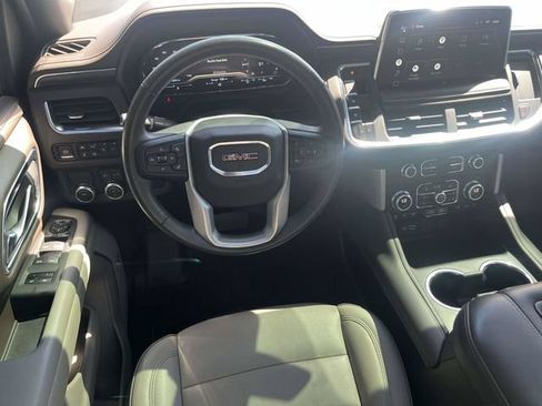 Used 2022 GMC Yukon XL SLT w/ SLT Premium Package RWD image 17