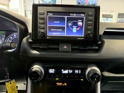 Used 2021 Toyota RAV4 LE image 14