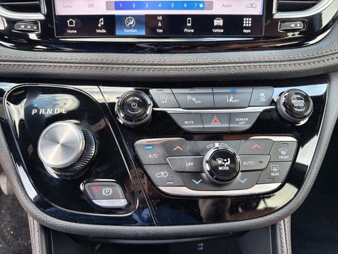 New 2026 Chrysler Pacifica Pinnacle image 22