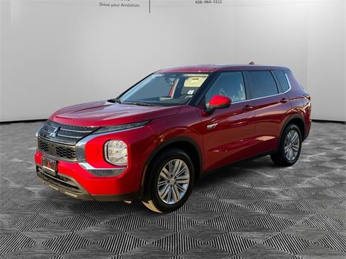 Used 2023 Mitsubishi Outlander ES image 1