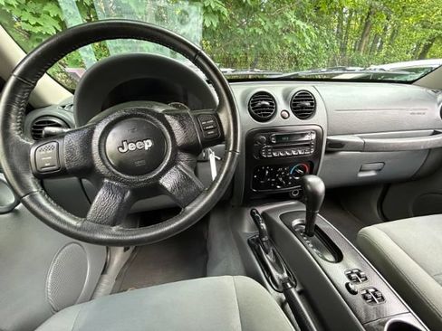 Used 2006 Jeep Liberty Sport AWD/4WD image 10