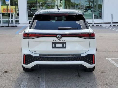 New 2026 Volkswagen Tiguan SE R-Line FWD image 4
