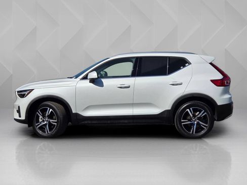 Certified 2025 Volvo XC40 B5 Core AWD/4WD image 6