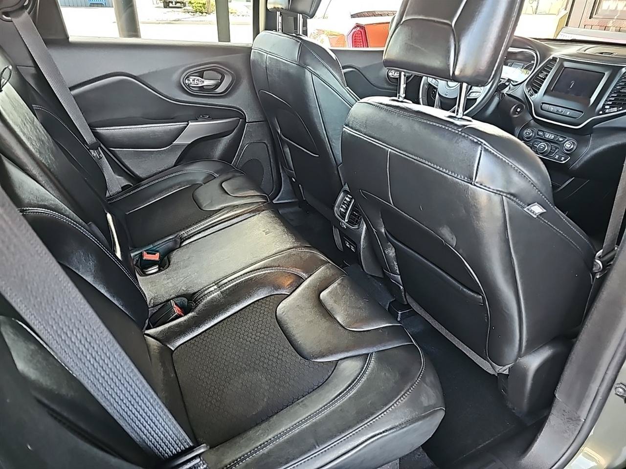 Used 2021 Jeep Cherokee Latitude Plus w/ Mopar Interior Package AWD/4WD image 15
