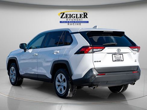 Used 2024 Toyota RAV4 LE AWD/4WD image 6