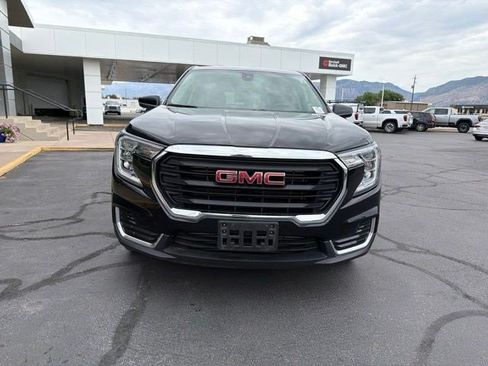 Used 2024 GMC Terrain SLE AWD/4WD image 2