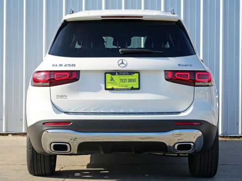 Used 2020 Mercedes-Benz GLB 250 4MATIC w/ Premium Package image 10