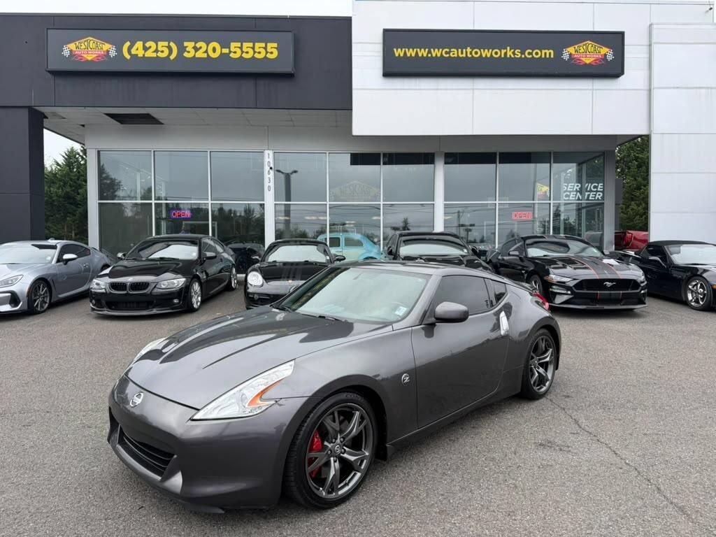 Used 2010 Nissan 370Z Touring w/ Sport Pkg RWD image 1
