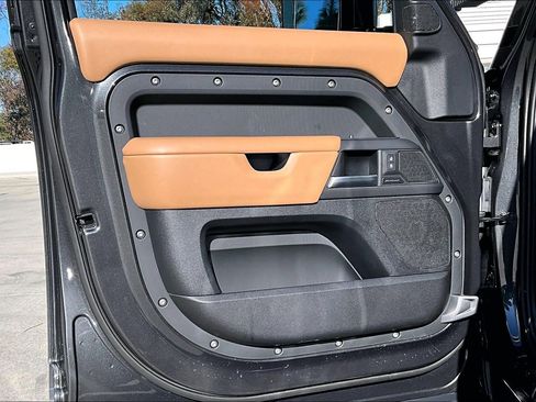 Used 2025 Land Rover Defender 110 S image 27