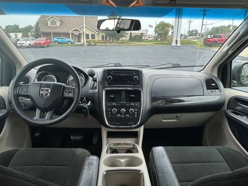 Used 2012 Dodge Grand Caravan SXT FWD image 24