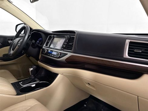Used 2016 Toyota Highlander Limited image 48