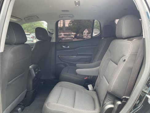Used 2023 GMC Acadia SLE FWD image 14