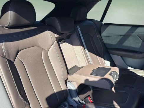 Used 2021 Audi Q8 Prestige image 26