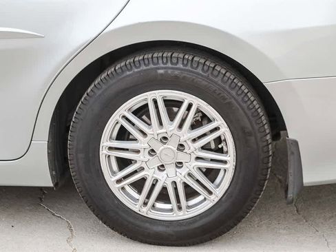 Used 2020 Toyota Camry LE image 10