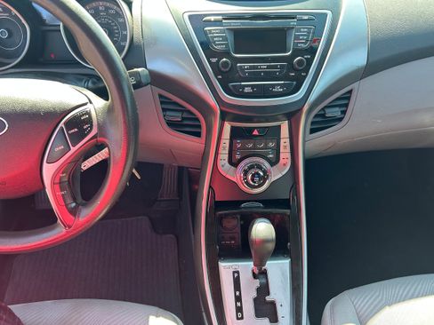 Used 2013 Hyundai Elantra GLS w/ Preferred Pkg image 9