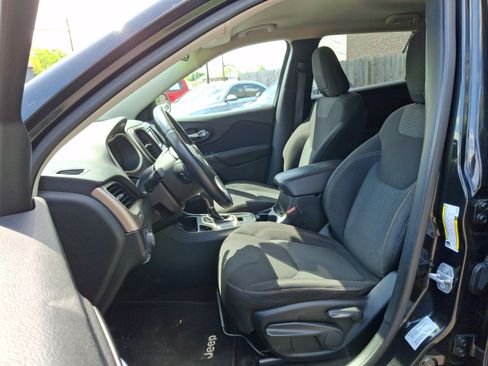 Used 2016 Jeep Cherokee Latitude FWD image 14