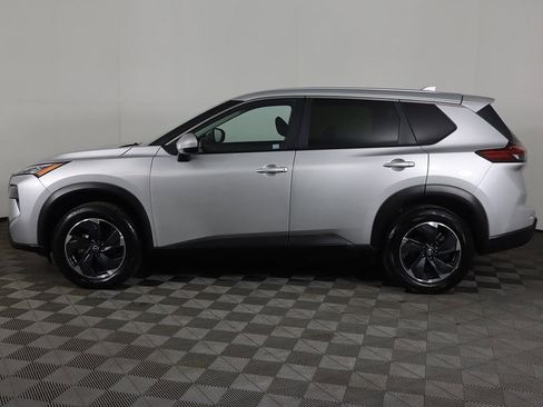 Used 2024 Nissan Rogue SV image 15