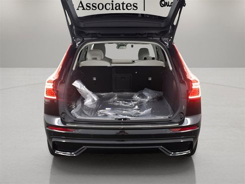 Certified 2025 Volvo XC60 T8 Plus w/ Protection Package Premier image 12