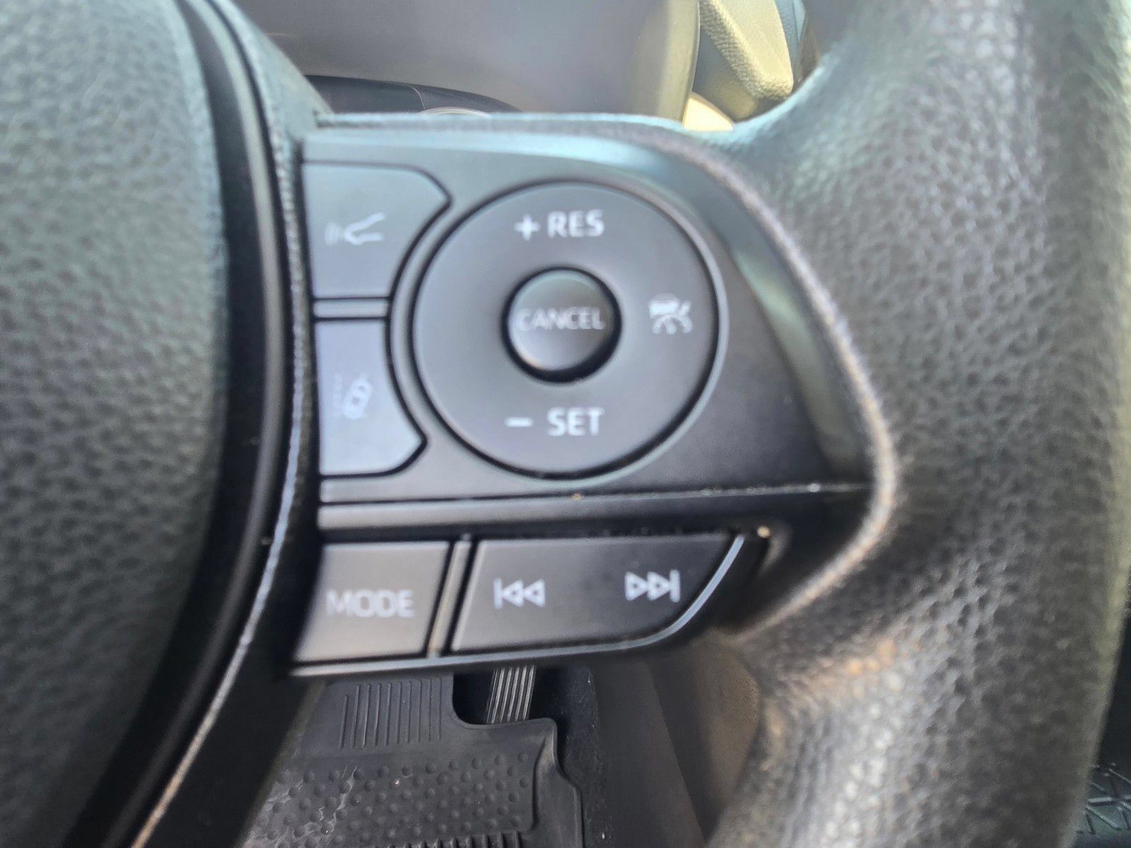 Used 2021 Toyota RAV4 XLE AWD/4WD image 19
