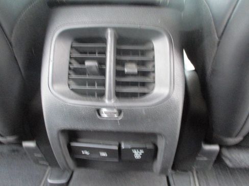 Used 2019 Jeep Cherokee Limited image 24