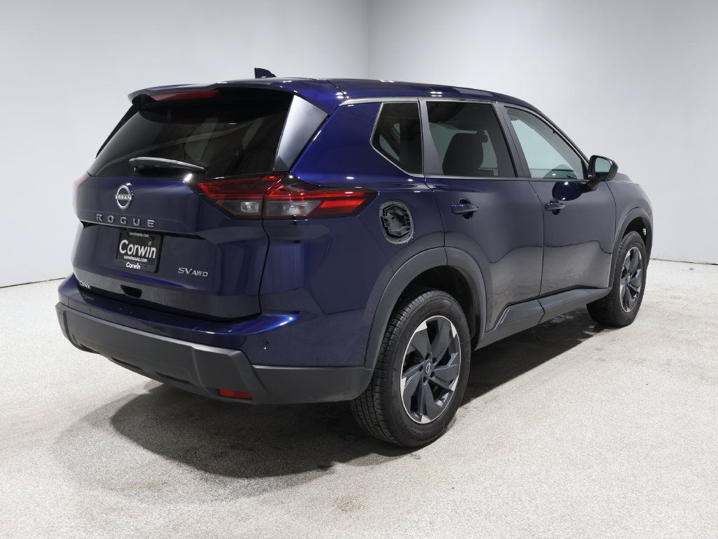 Used 2024 Nissan Rogue SV AWD/4WD image 2