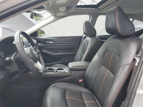 Used 2021 Nissan Altima 2.5 SR w/ SR Premium Package image 10