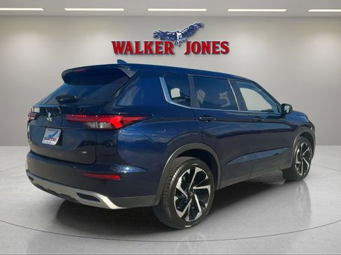 Used 2024 Mitsubishi Outlander SE image 3