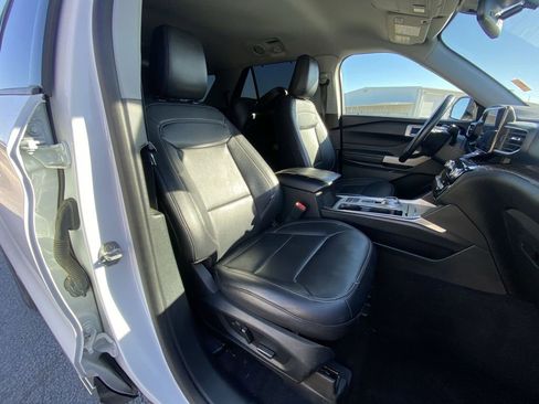 Used 2021 Ford Explorer Limited w/ Equipment Group 301A image 23