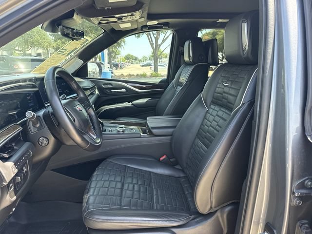 Used 2022 Cadillac Escalade Premium Luxury Platinum w/ Heavy-Duty Trailer Package AWD/4WD image 28