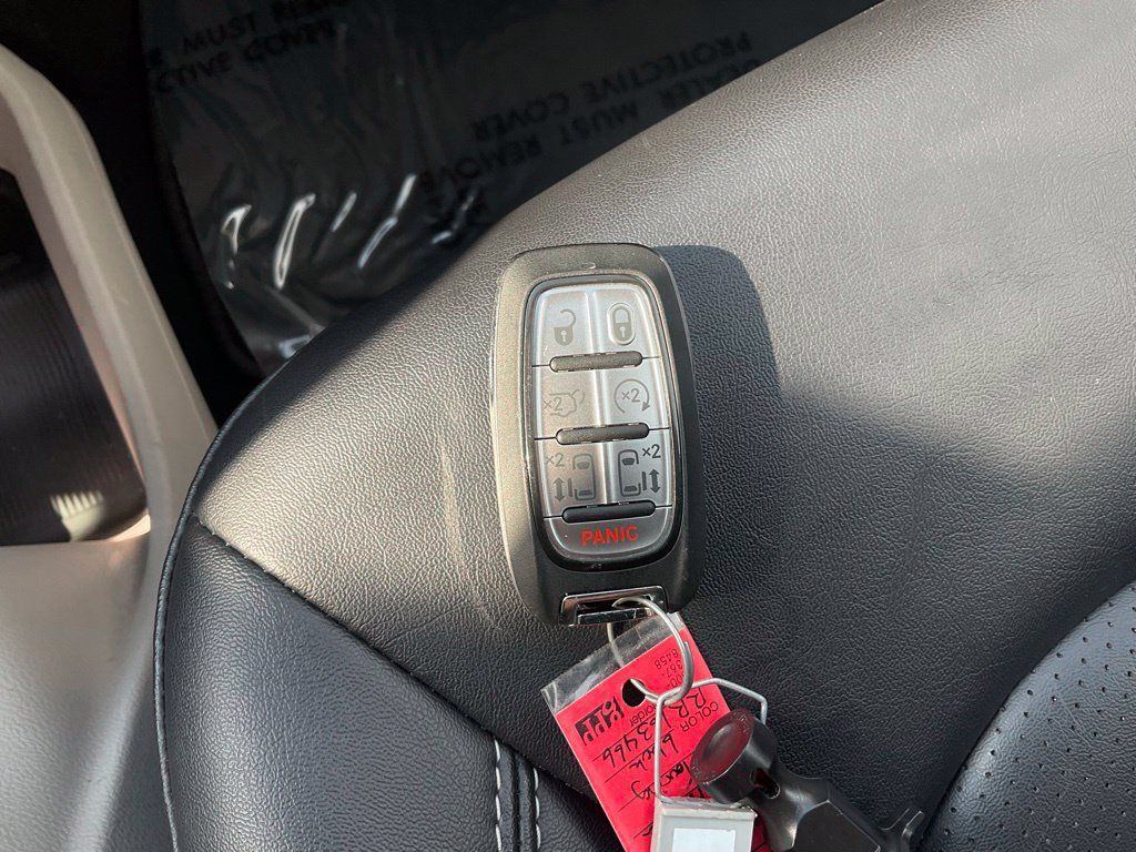 Used 2024 Chrysler Pacifica Touring-L FWD image 28